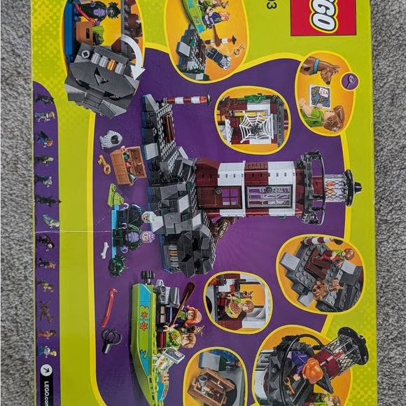 LEGO Scooby-Doo Lighthouse Adventure Set - Red, White, Green, Black - Picture 4 of 8